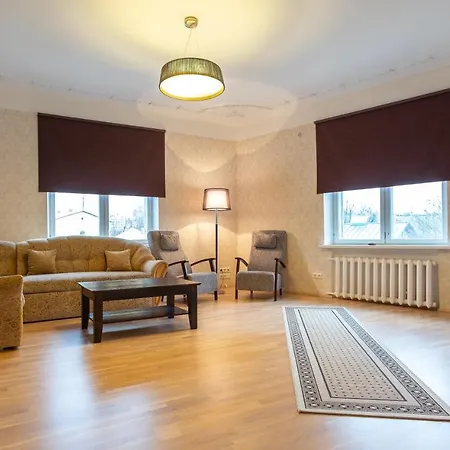 Apartment Spacious Business Near Superministry With Free Parking *